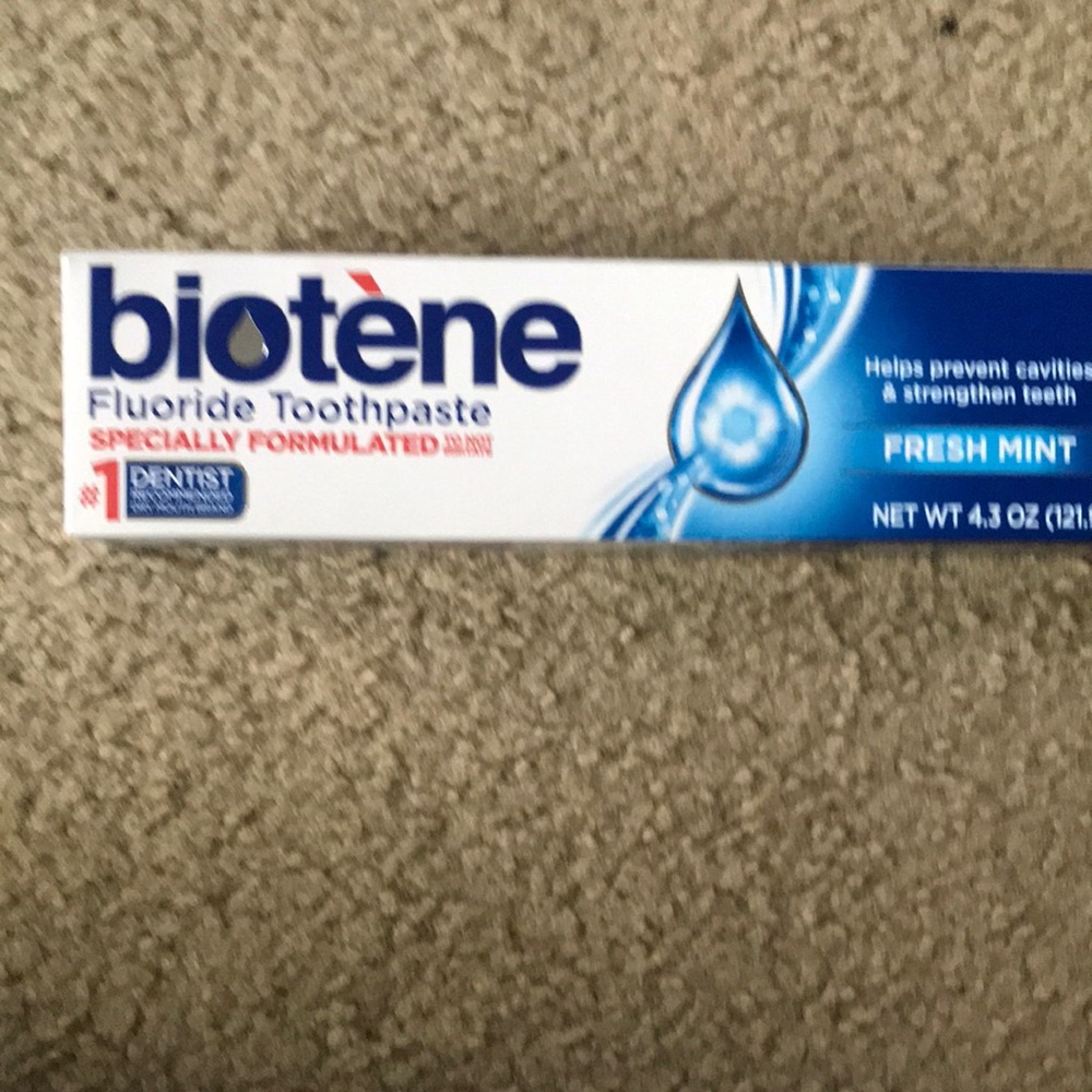 Blue and White Hydrating Toothpaste